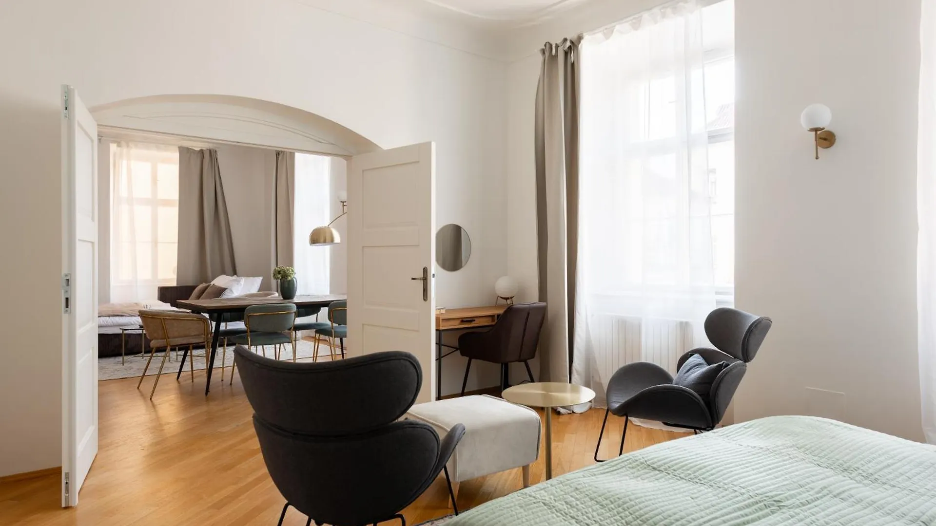 Luxury Retreat By Charles Bridge Apartment Prague