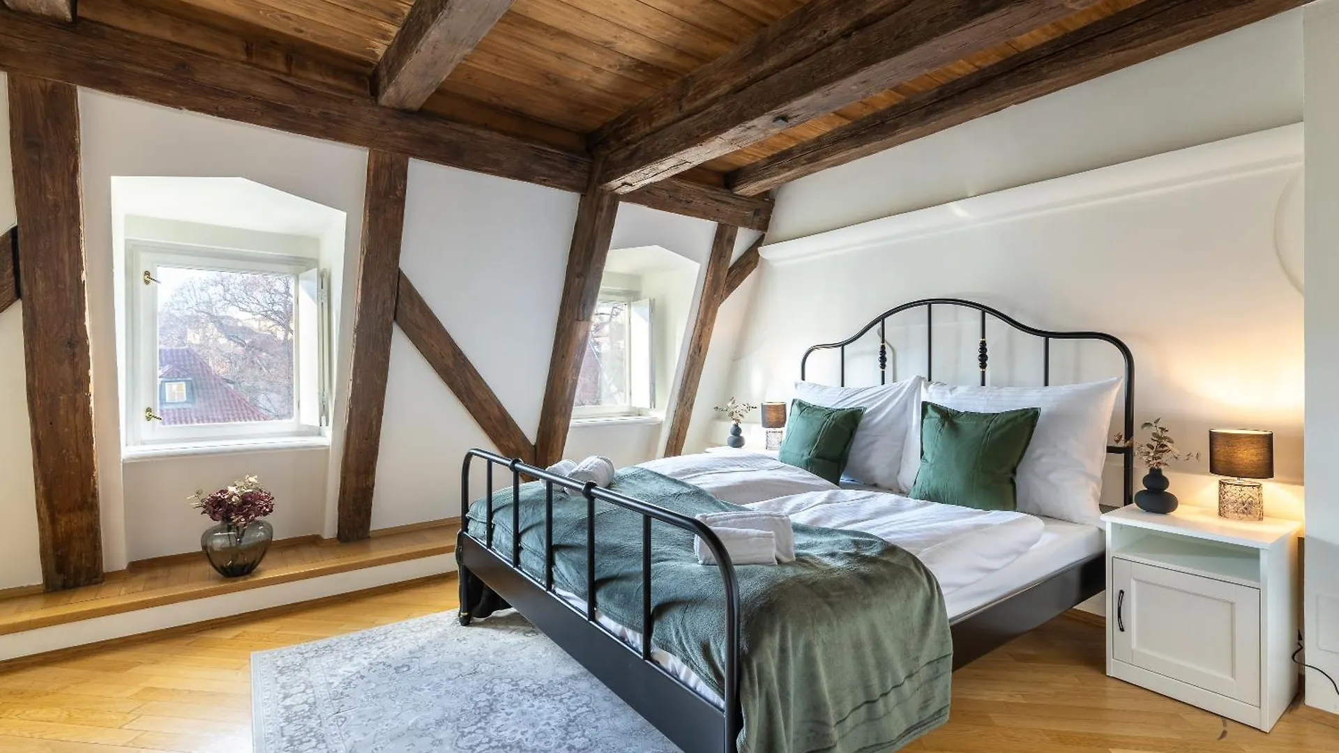 Luxury Retreat By Charles Bridge Apartment Prague