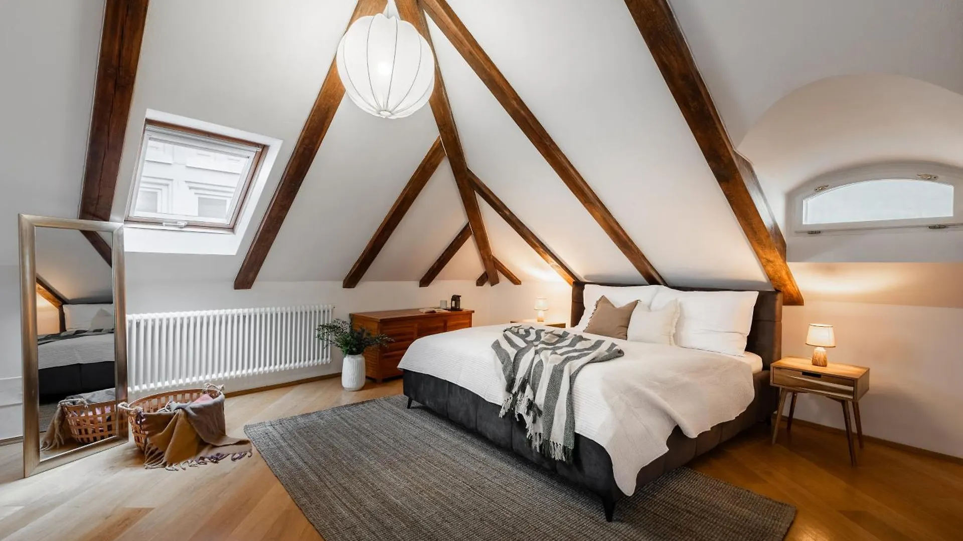 Luxury Retreat By Charles Bridge Apartment Prague