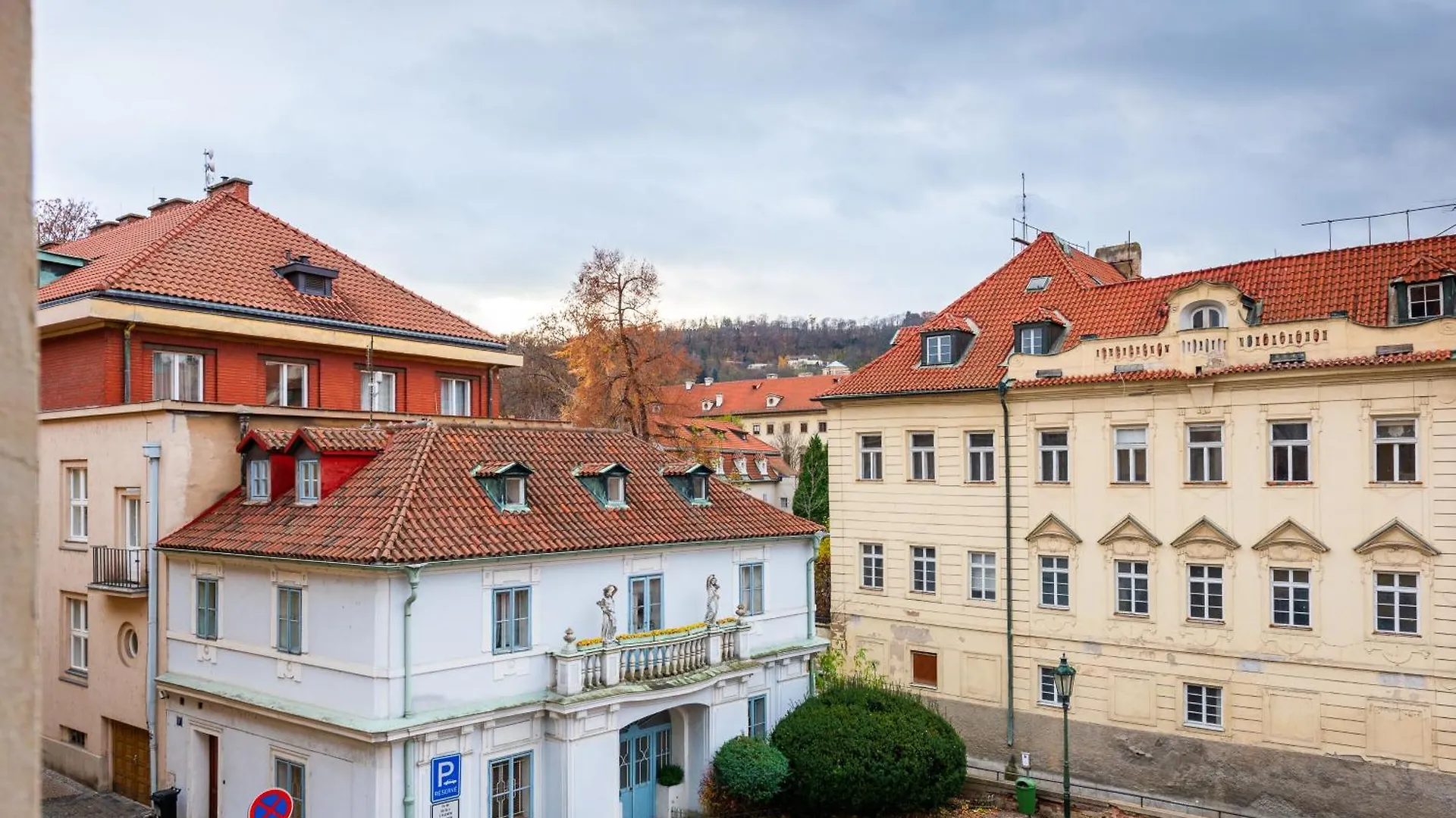 Luxury Retreat By Charles Bridge Apartment Prague