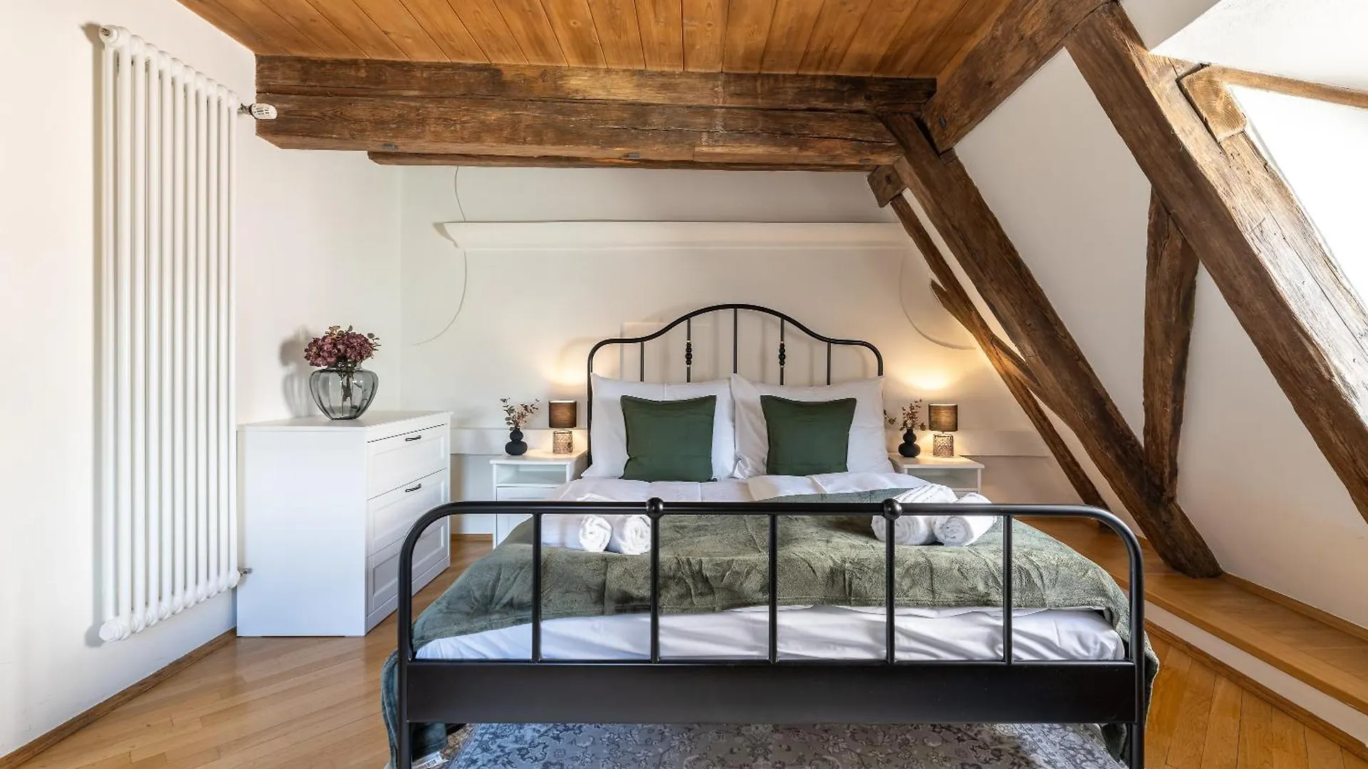 Luxury Retreat By Charles Bridge Apartment Prague