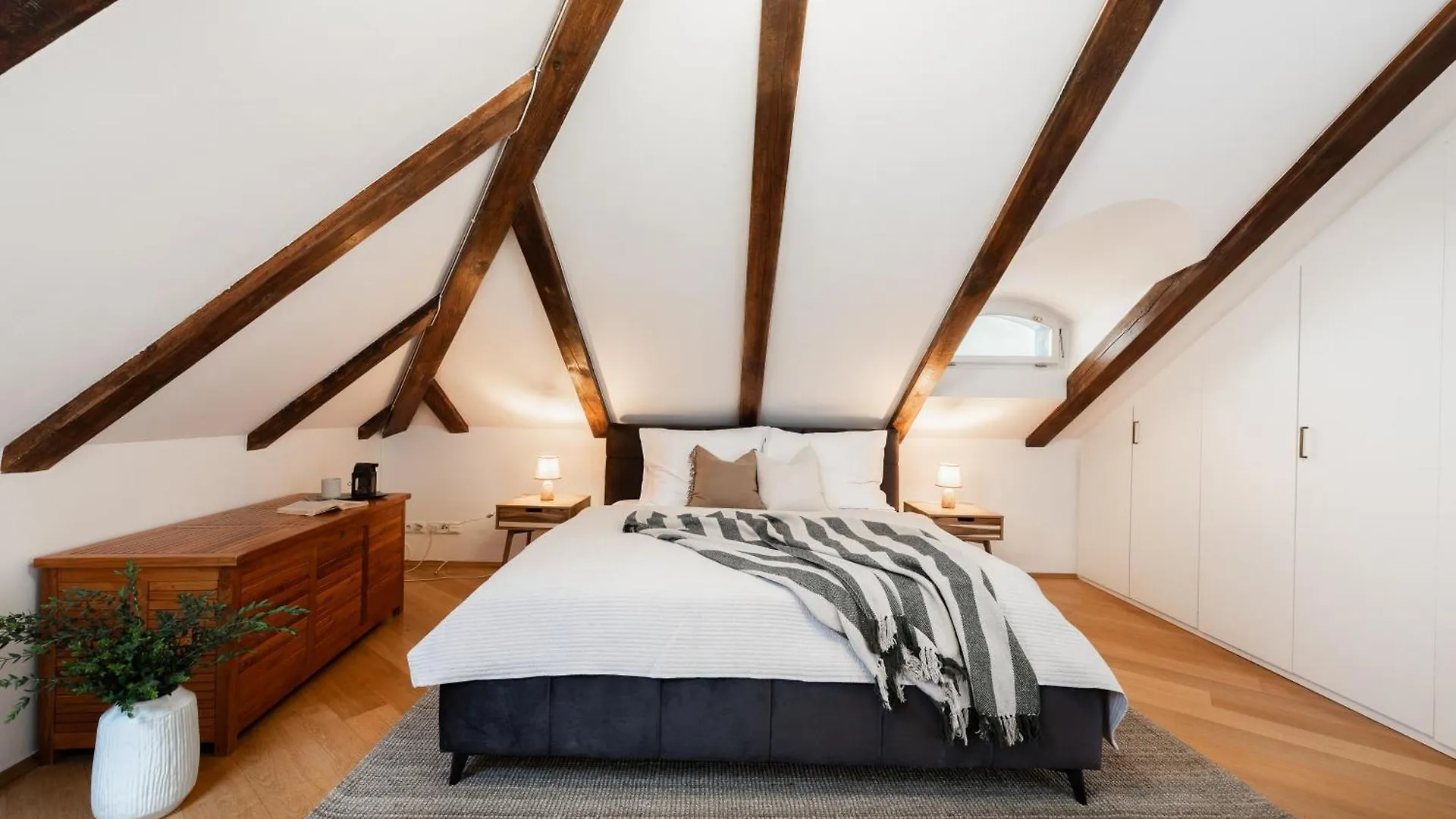 Luxury Retreat By Charles Bridge Apartment Prague