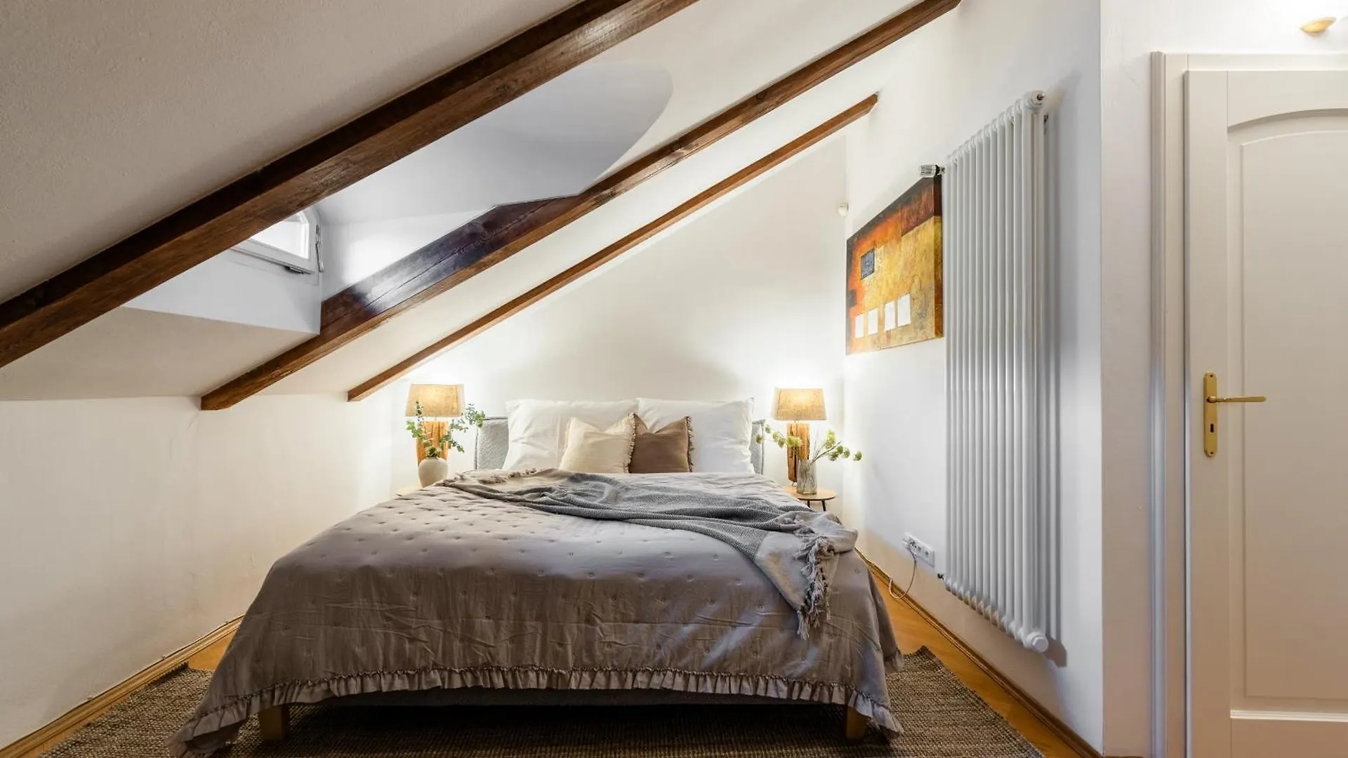 Apartment Ferienwohnung Luxury Retreat By Charles Bridge Prag Tschechische Republik